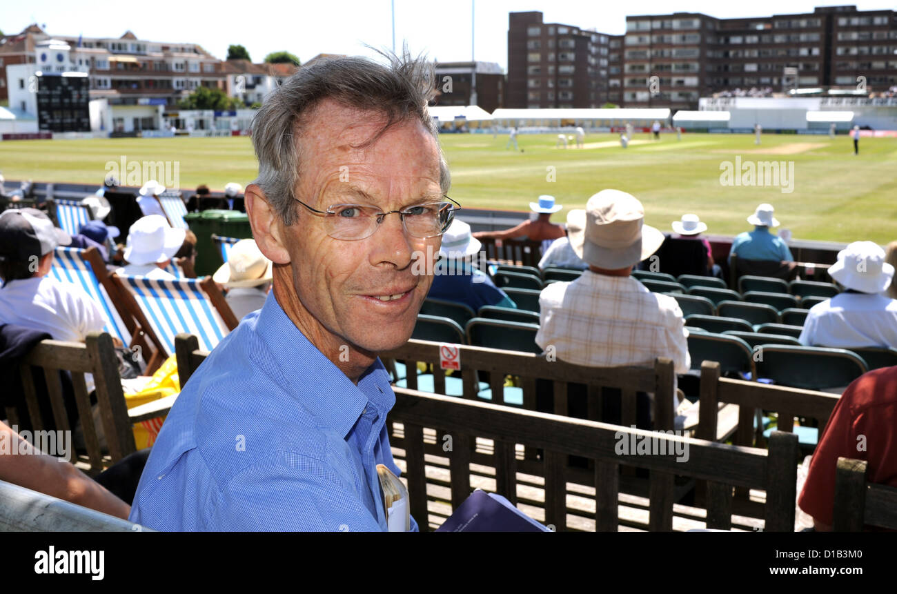 Porträt von Cricket-Autor und Kommentator Christopher Martin-Jenkins an Hove County Ground Sussex - 16. Juni 2009 Stockfoto