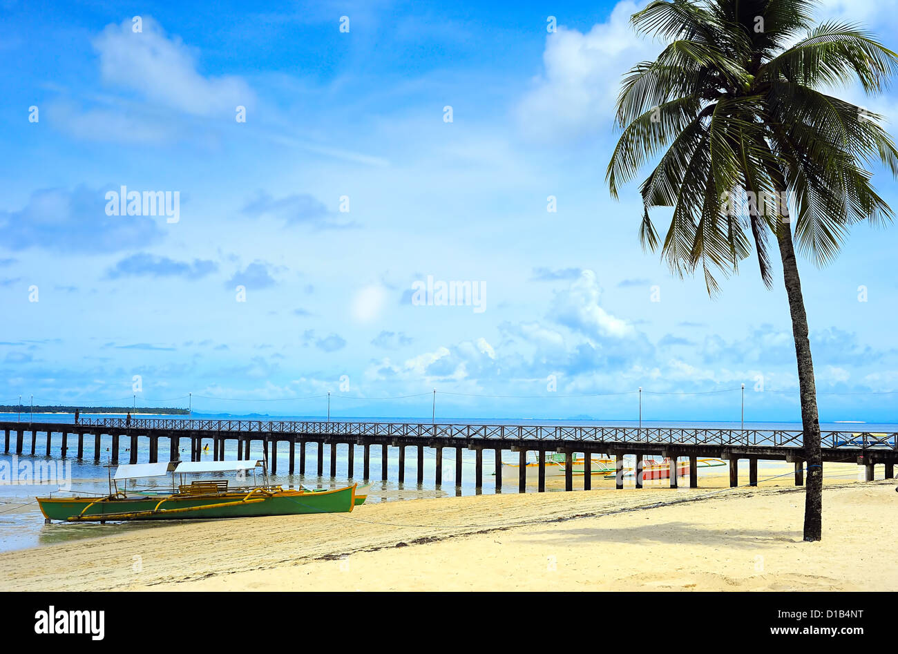 Tropischer Strand in der Sonne Tag, Philippinen Stockfoto