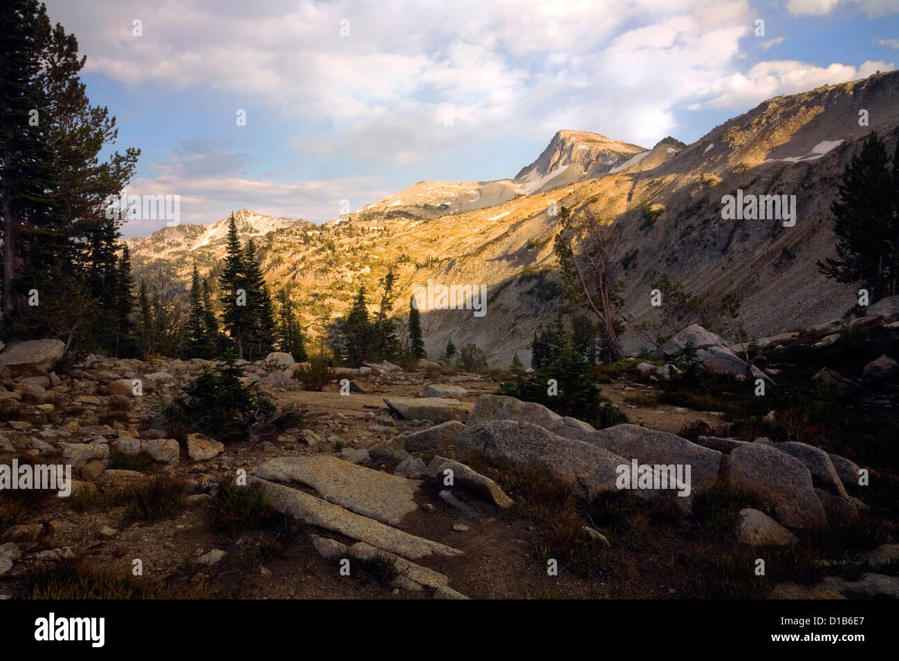 Blick von Eagle Cap am späten Nachmittag Minam Lake Trail in Eagle Cap Wildnis des Wallowa-Whitman National Forest. Stockfoto
