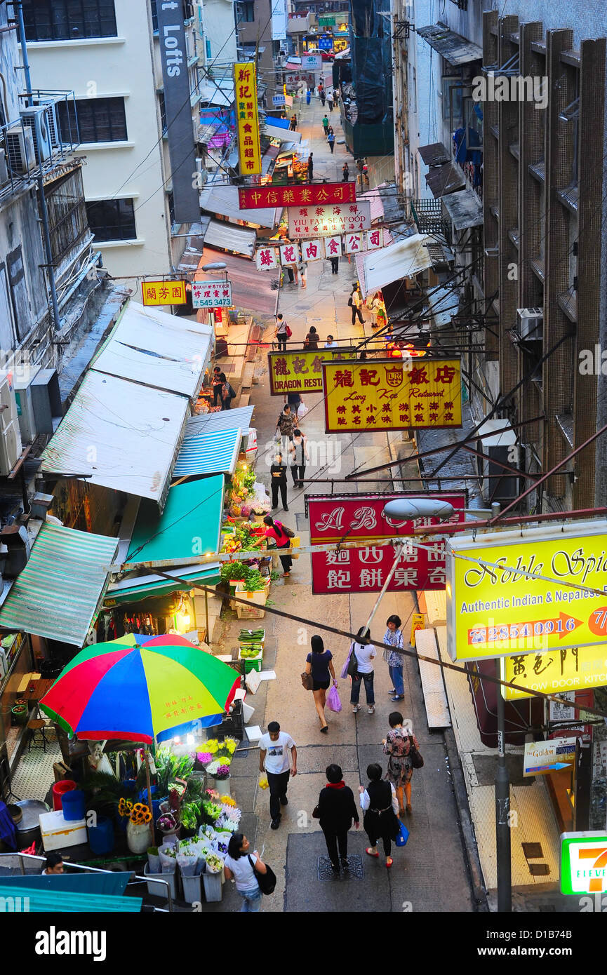 Luftbild auf Straßenmarkt in Hong Kong. Stockfoto