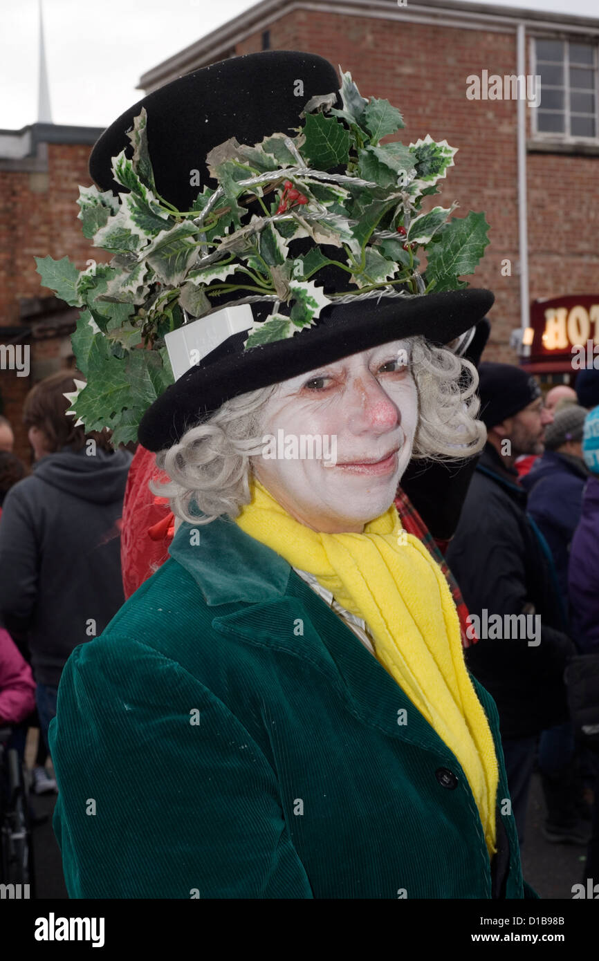 Frau in festlicher Tracht auf dem viktorianischen Festival of Christmas portsmouth Stockfoto