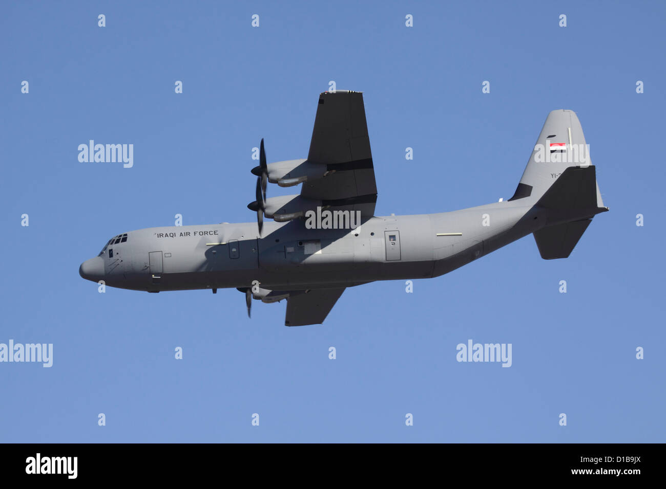 Einer der sechs C-130J Super Hercules Flugmodelle, die die irakische Luftwaffe fliegt der Besitz bringt die Rhode Island State Flughafen. 143. Airlift Wing mit Sitz am Flughafen engagiert sich in der Ausbildung von irakischen C-130J Besatzungen und Betreuer seit Juni 2012. Die C-130J ist von Lockheed Martin in Marietta Georgia (USA) hergestellt. Stockfoto