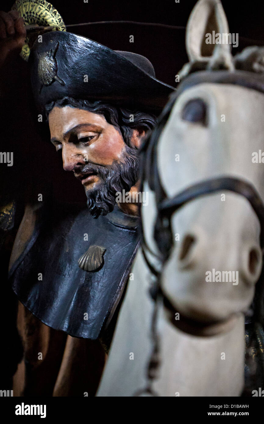 Santiago und sein Pferd, ein 18c. Statue in Santiago Matamoros, eine kleine Kapelle im nördlichen Querschiff der Kathedrale von Santiago. Stockfoto