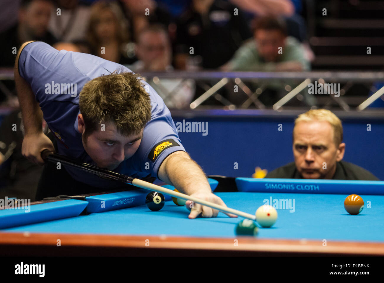 13.12.2012 London, England. Weltmeister und Europa Spieler Nick Van Den Berg in Aktion während der Mosconi Cup International Pool Championships zwischen Team Europe und Team America aus York Hall. Stockfoto