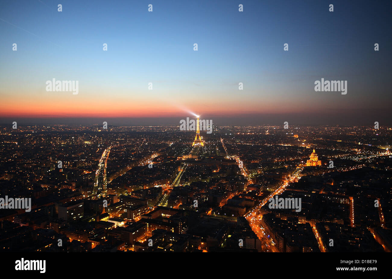 Paris, Frankreich, urbane Landschaft in der Abenddämmerung Stockfoto