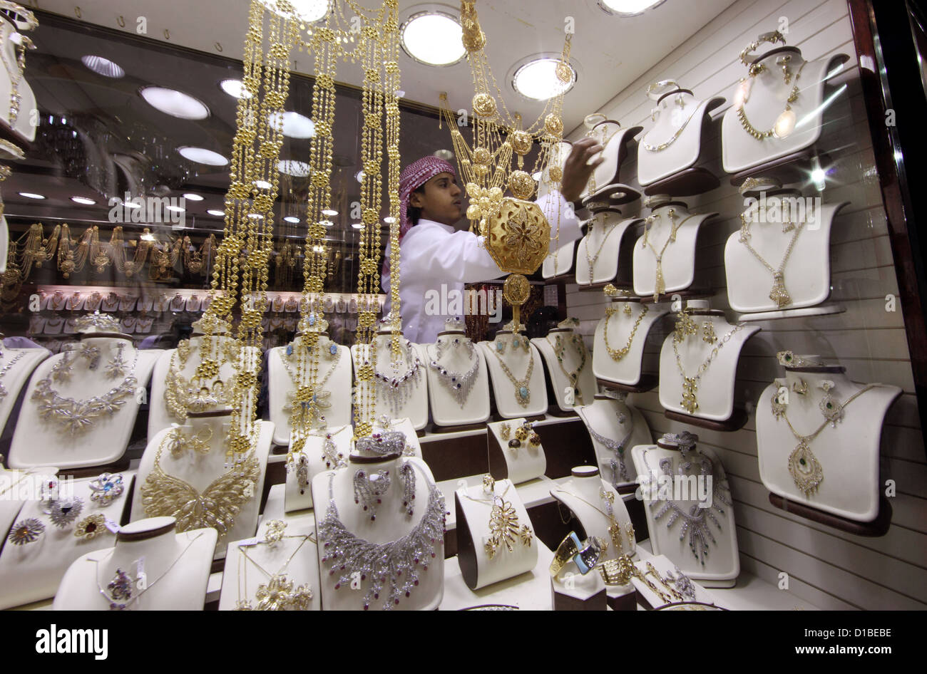 Dubai, Vereinigte Arabische Emirate, Anzeige in ein Juweliergeschäft in der Gold Souk Stockfoto