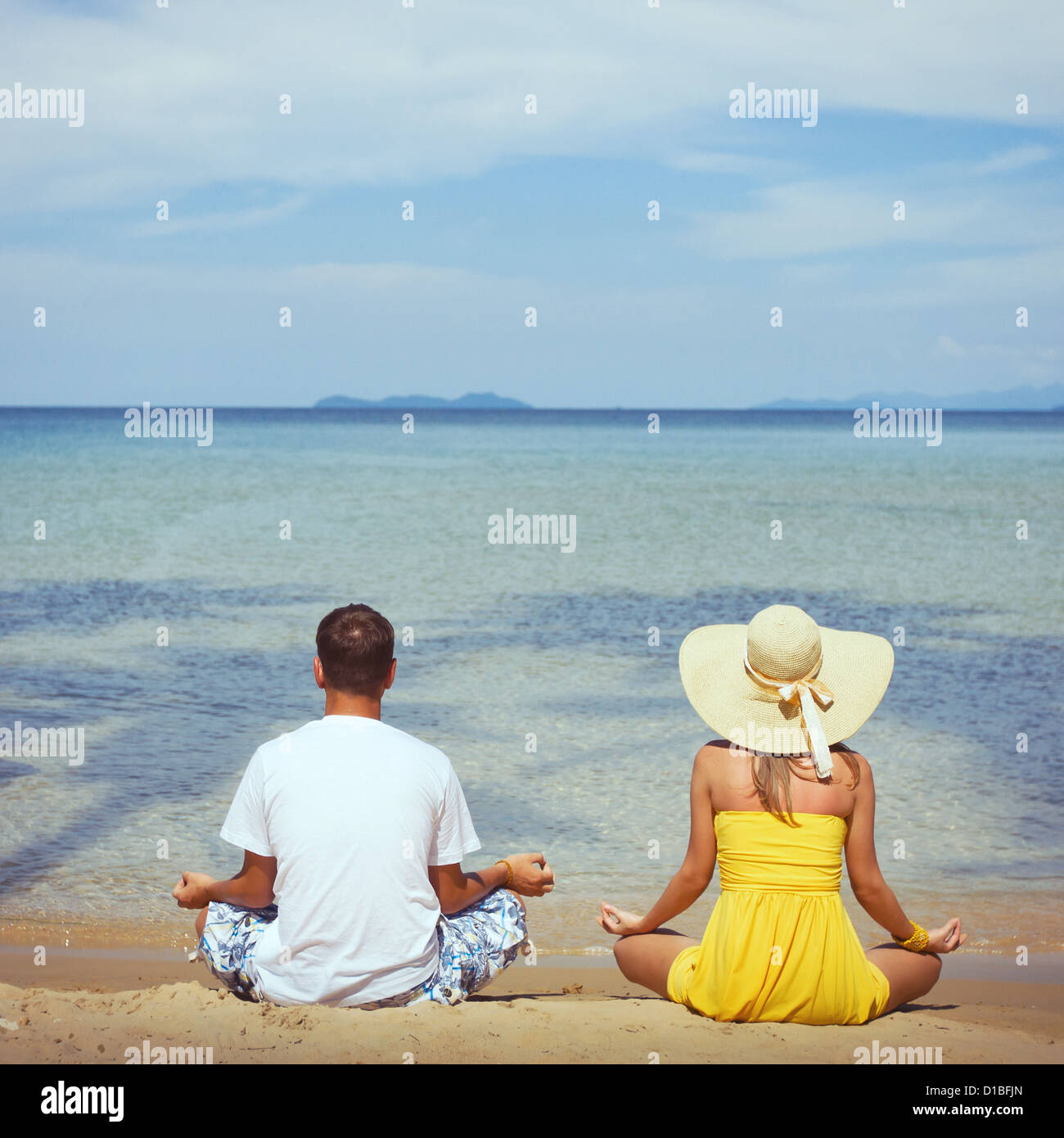 paar am Strand, Mann und Frau Stockfoto