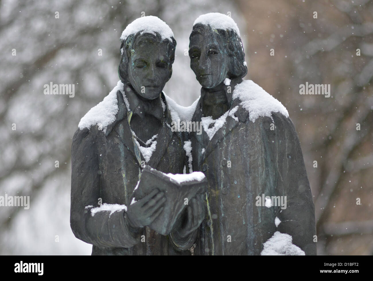 Brüder grimm statue Fotos und Bildmaterial in hoher Auflösung Alamy