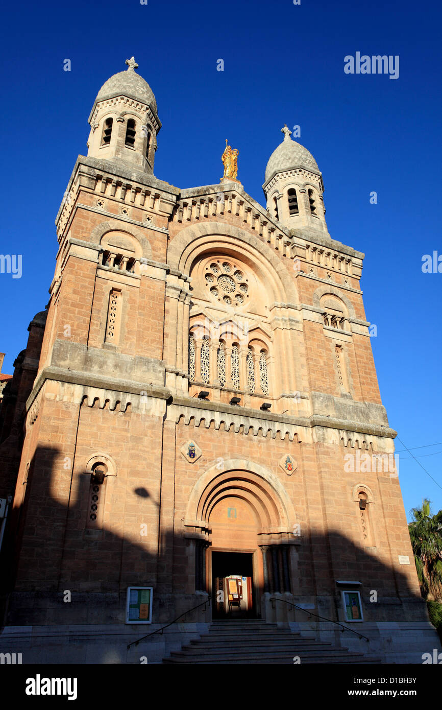 Die Stadt Saint Raphael und die Kirche Notre Dame Victoire byzantinischen Stil Stockfoto