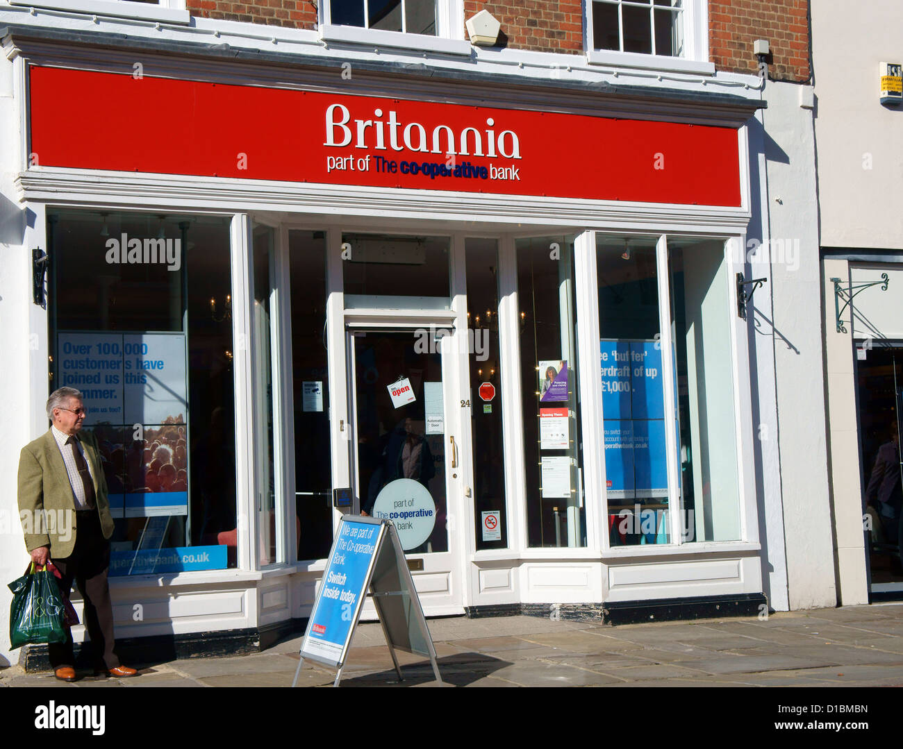 Britannia Bank, Teil der Genossenschaftsbank, North Street, Chichester, West Sussex, Großbritannien Stockfoto