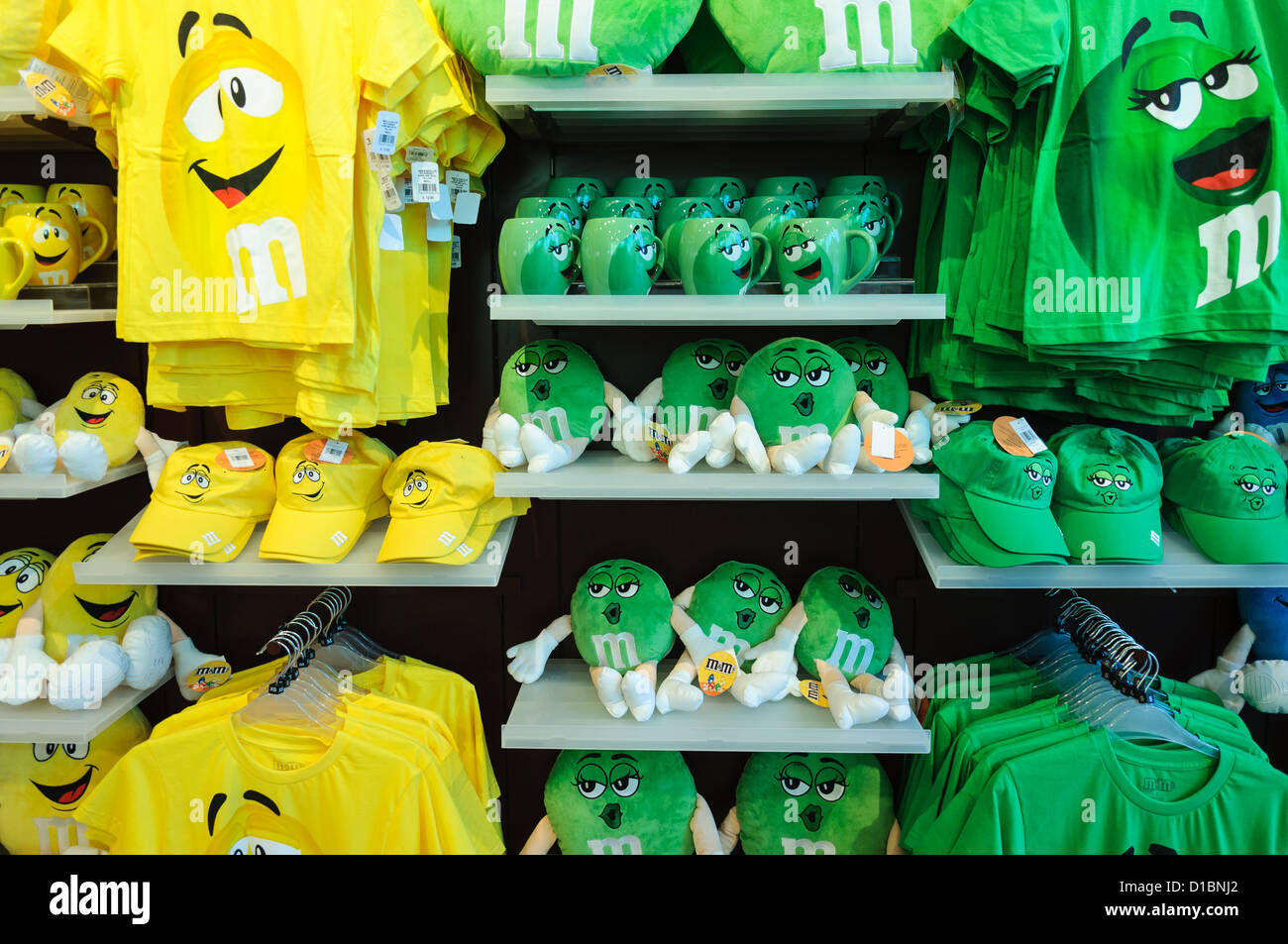 Innere des M & M Online Store. London, Leicester Square, England. Stockfoto