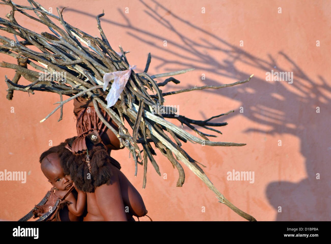 In Opuwo, Nord Namibia genommen. Thema ist vom Stamm Himba. Stockfoto