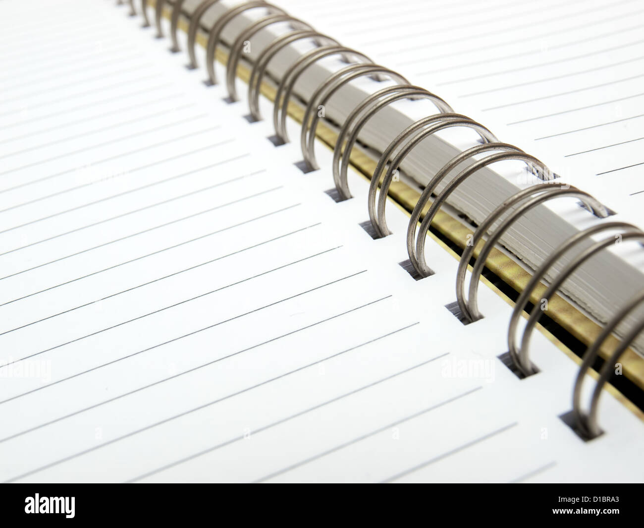 Offenen leeres Blatt eines Tagebuchs mit Metall Spiralbindung Stockfoto