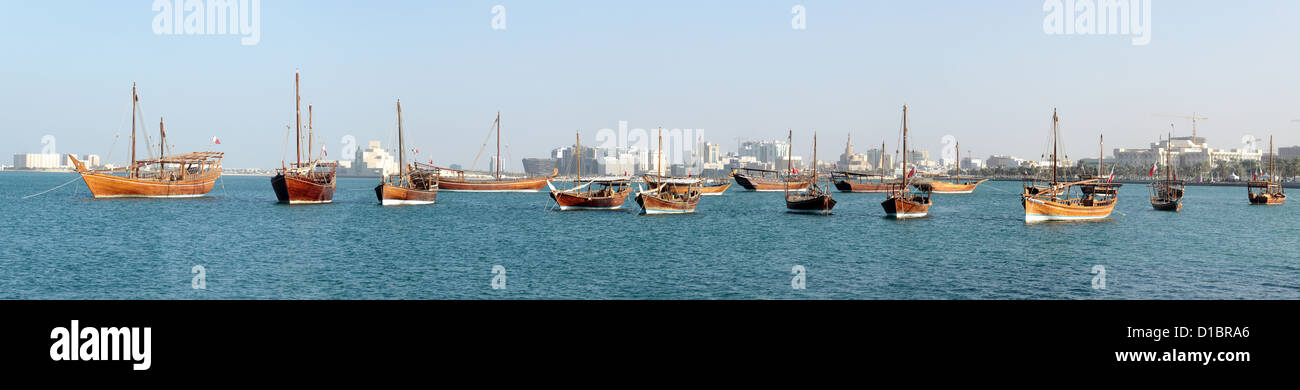 Eine Darstellung der historischen Dhaus in Bucht von Doha, Katar, im Rahmen der Feierlichkeiten zum Nationalfeiertag des Landes, Dezember 2012. Stockfoto