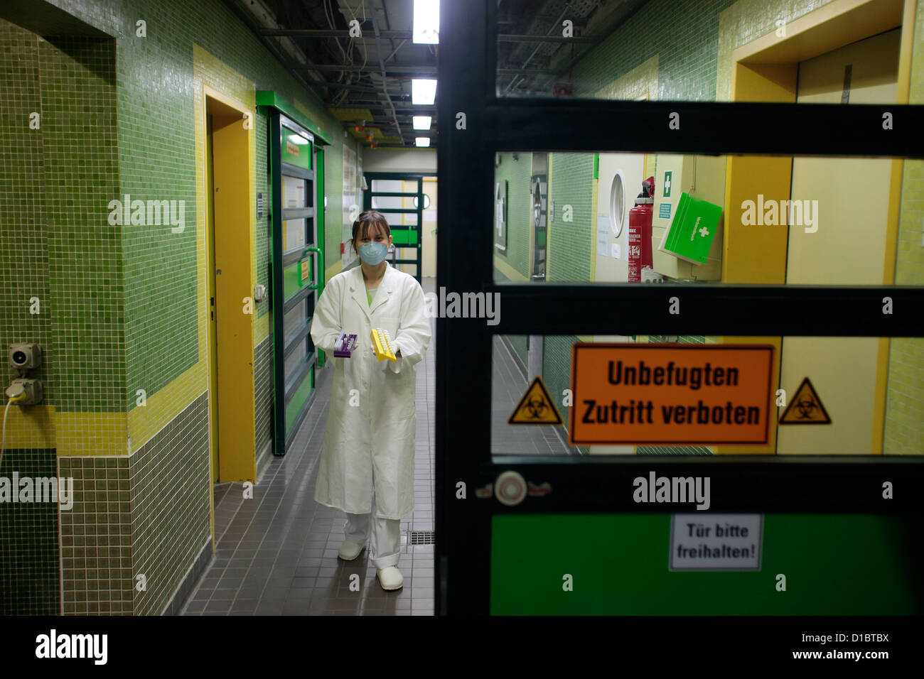 Berlin, Deutschland, arbeitet auf eine Passage in der staatlichen Labor Berlin-Brandenburg Stockfoto