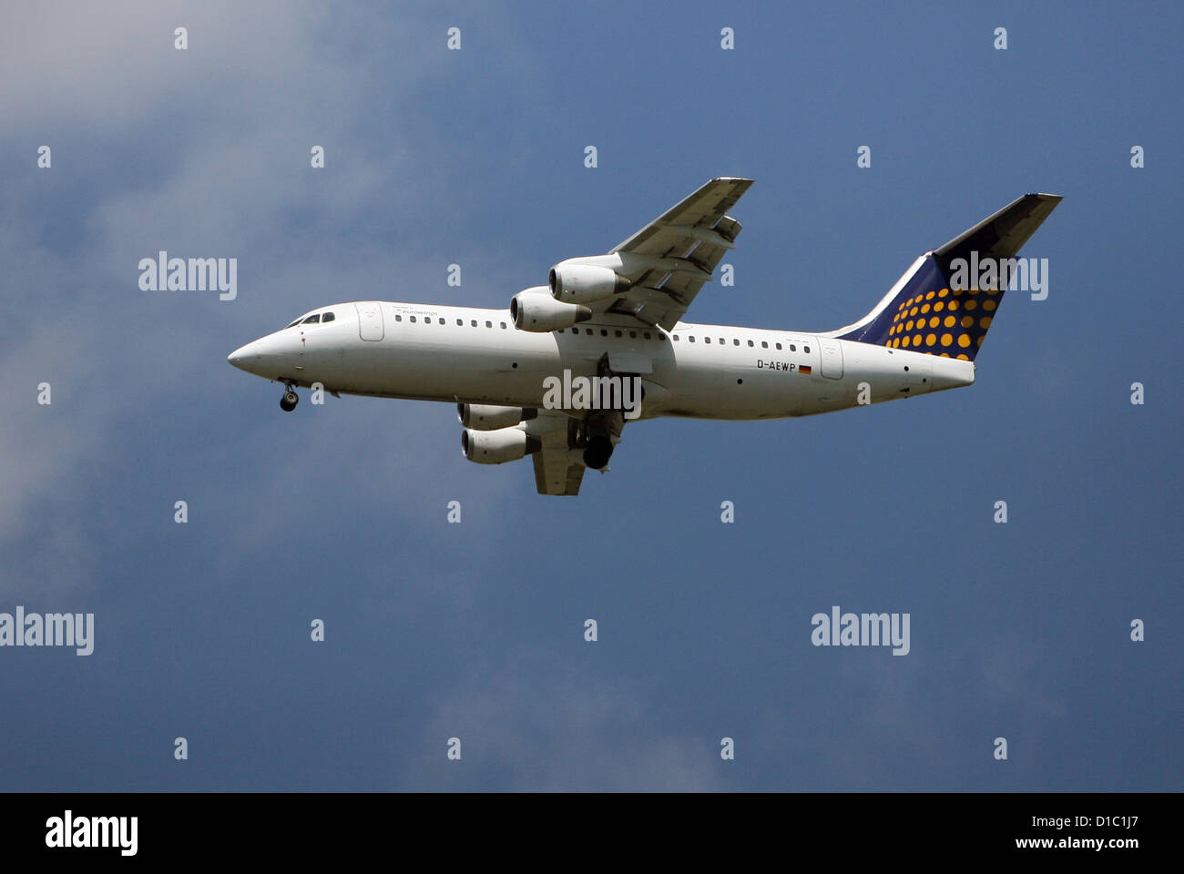 Hannover, Deutschland, fährt das Flugzeug € Flügel in der Luft Stockfoto