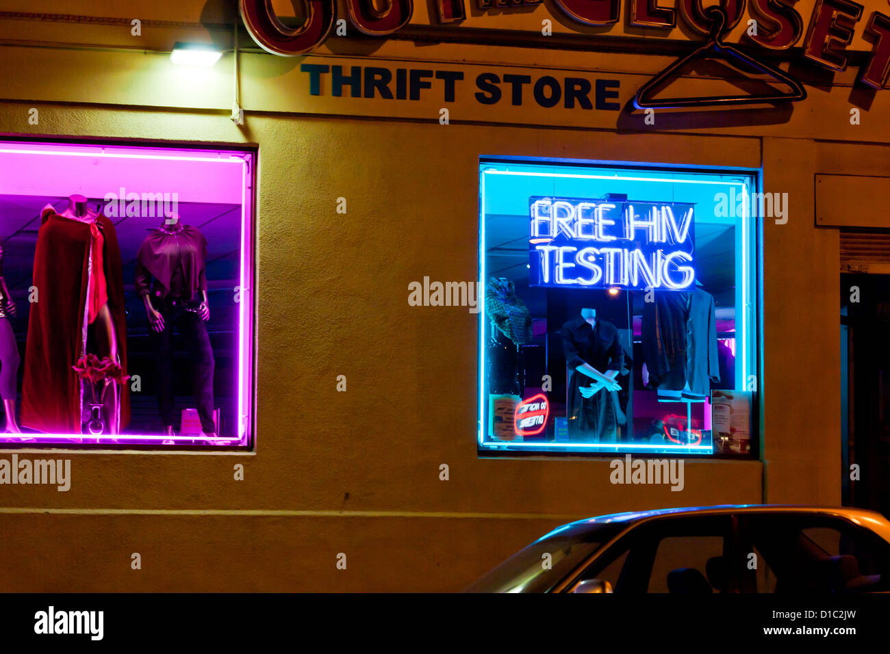 Kostenlose HIV testen Neon-Schild im Fenster - San Francisco, Kalifornien, USA Stockfoto