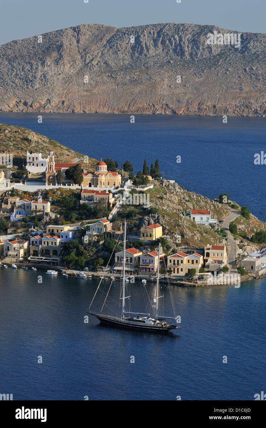 Symi. Dodekanes-Inseln. Griechenland. Hafen von Gialos. Stockfoto