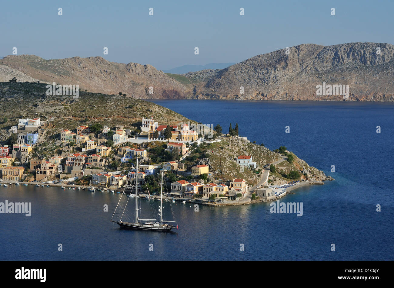 Symi. Dodekanes-Inseln. Griechenland. Hafen von Gialos. Stockfoto