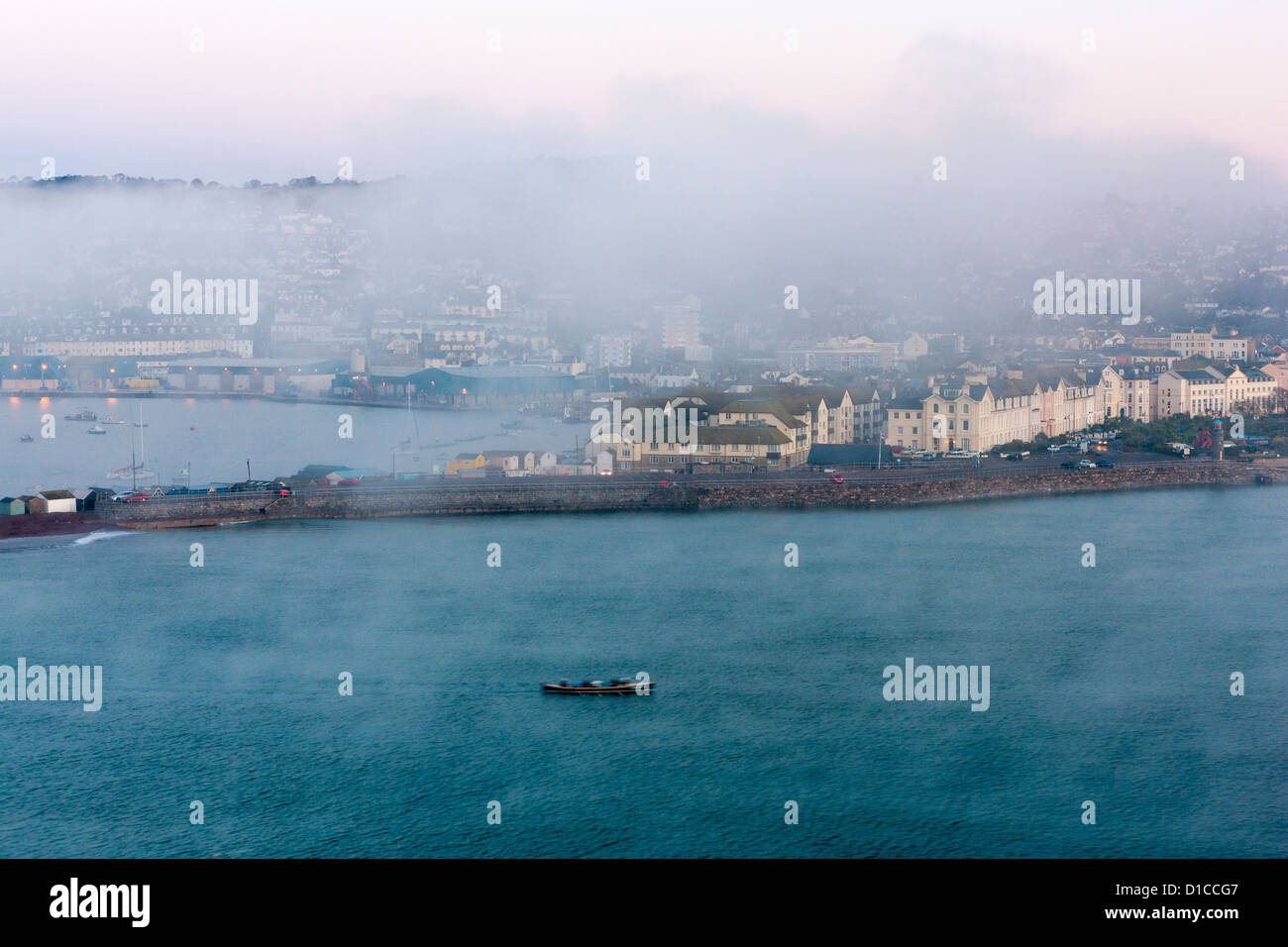 Blick vom South West Coast Path über das Dorf Shaldon nach Teignmouth an der Mündung des Flusses Teign. Stockfoto