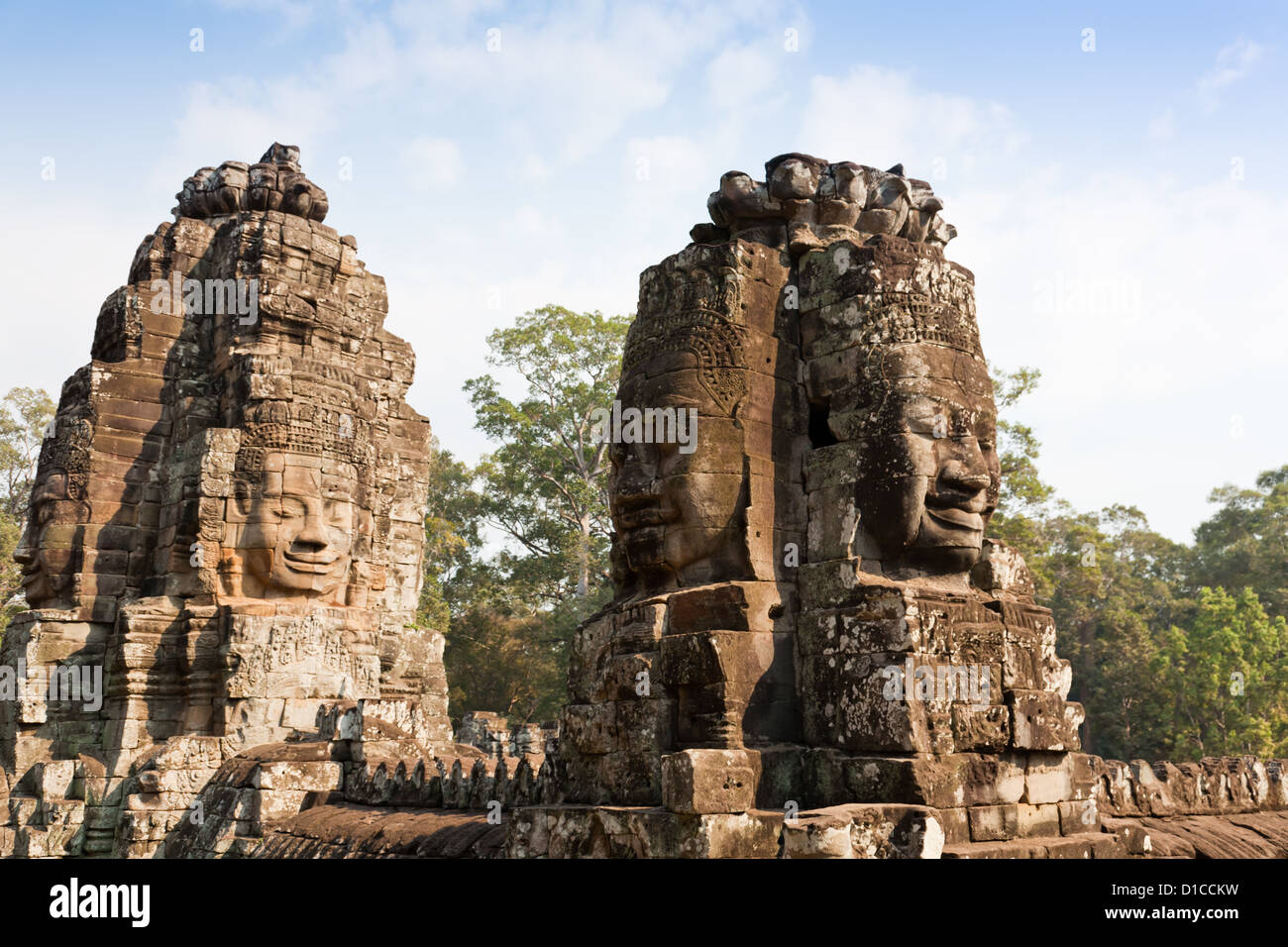 Lächelnde Gesichter am Bayon-Tempel, Angkor, Kambodscha. Bayon entstand im 13. Jahrhundert als die Staatstempel König Jayavarman VII. Stockfoto