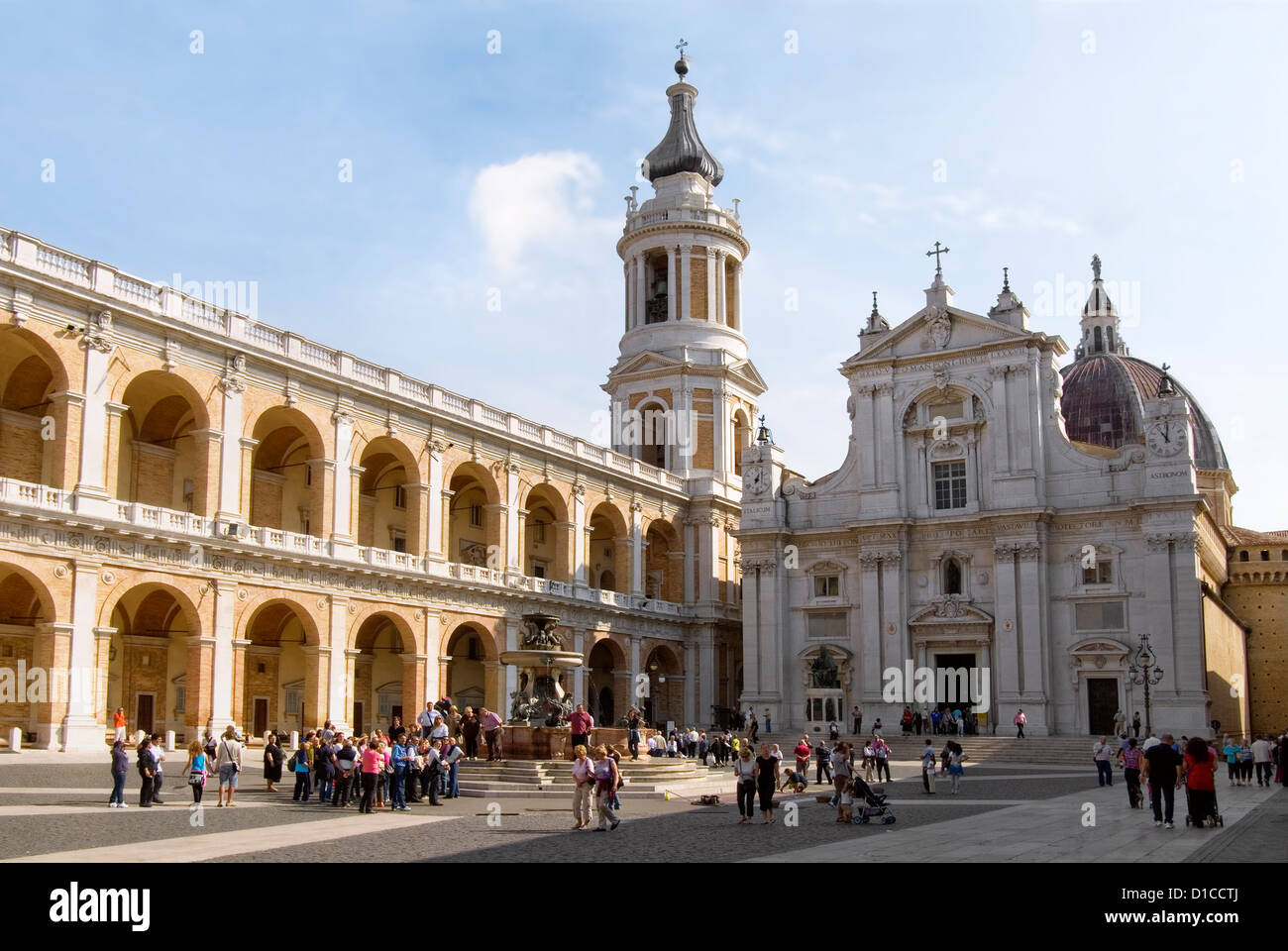 Piazza della Madonna im historischen Stadtzentrum von Loreto, Marken, Italien Stockfoto