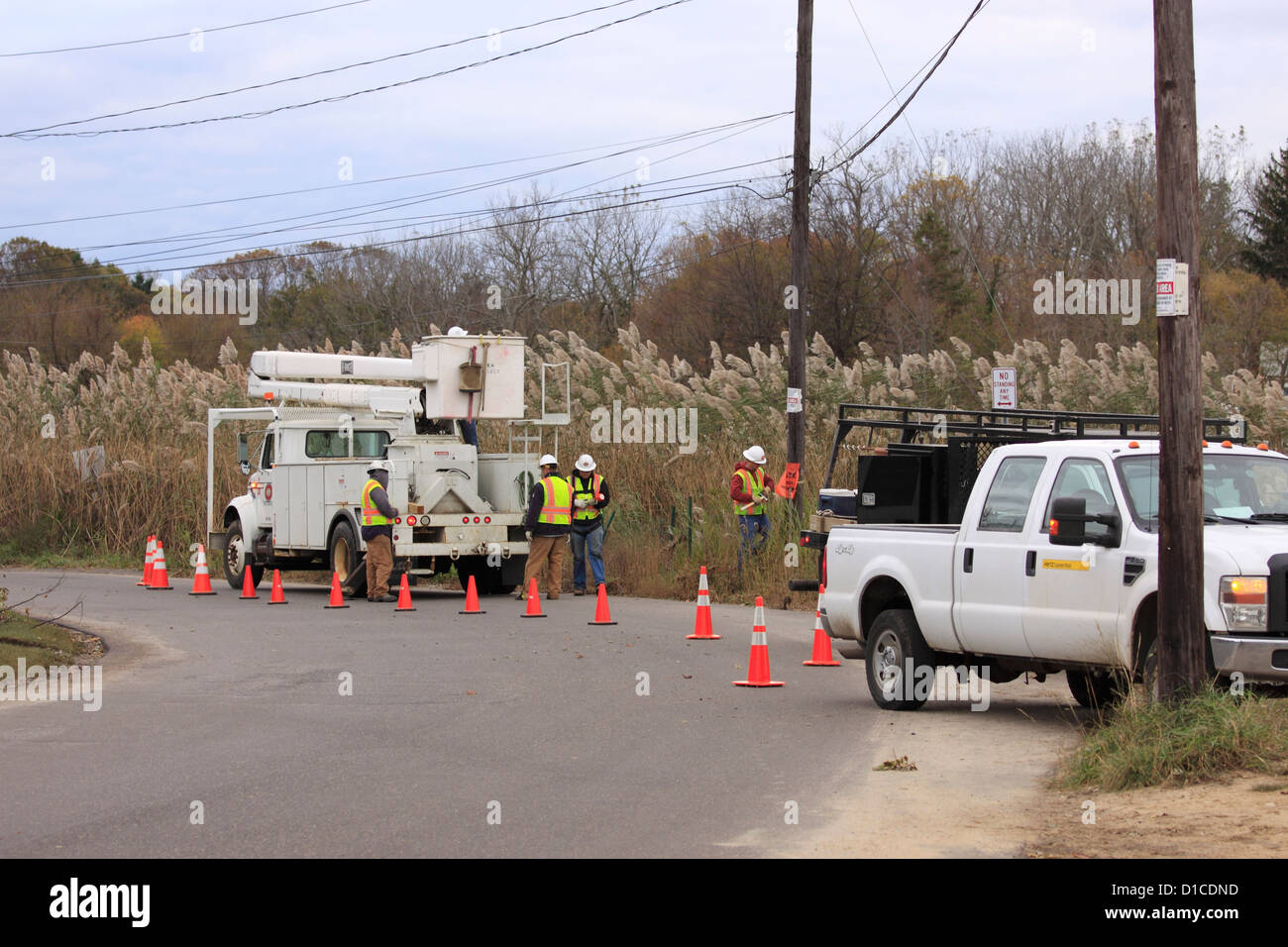 Dienstprogramm Arbeiter, die Wiederherstellung der Stromversorgung nach Hurrikan Sandy Long Island New York Stockfoto