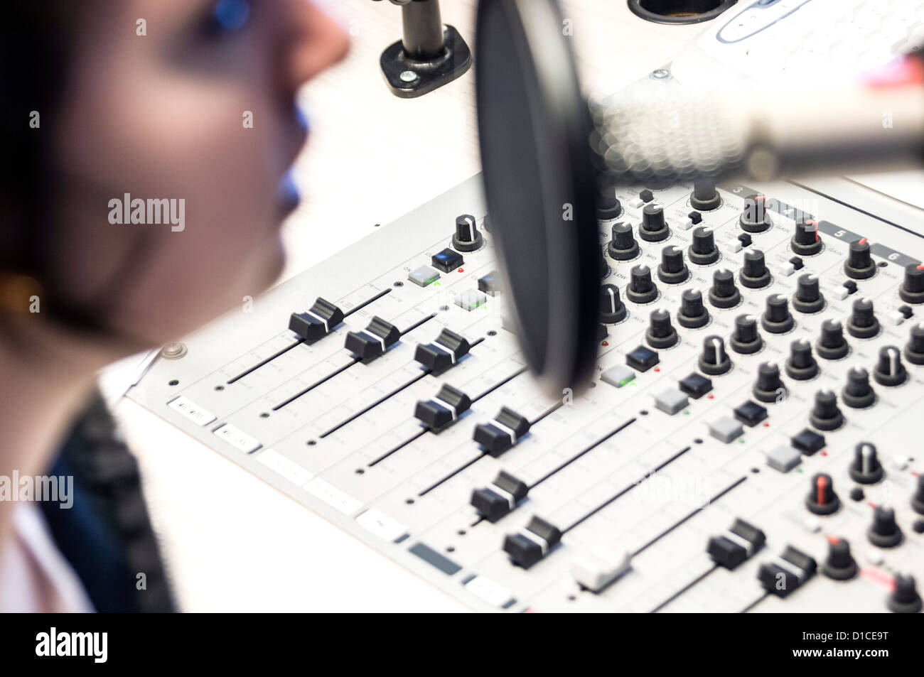 Radio-Lautsprecher mit Mischpult Stockfoto