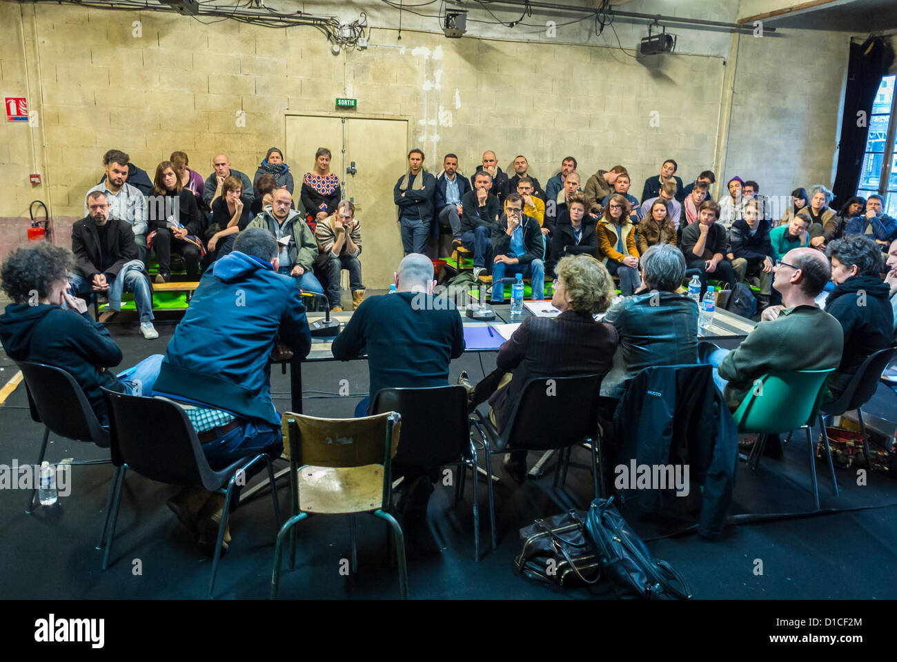 Paris, Frankreich, Politik, Menschenmenge, öffentliche Politikerdebatte zum Thema Gleichstellung, von LGTB-Gruppen, Publikum, Politics Group Foto, Community Diskussion, Politische Partizipation Jugend Stockfoto