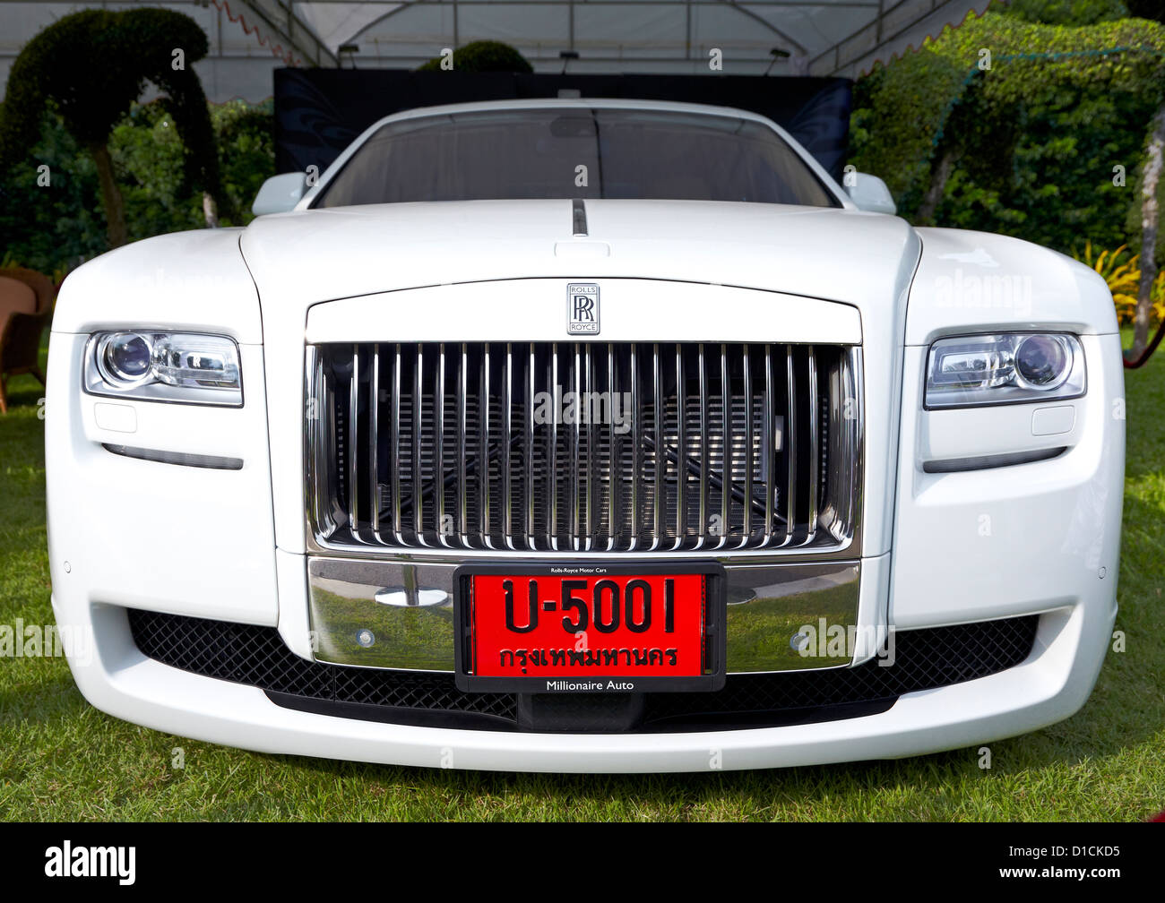 Frontgrill-Blick auf eine 2012 Rolls-Royce Silver Ghost mit entsprechenden "Millionär"-Kfz-Kennzeichen. S. E. Asien Thailand Stockfoto