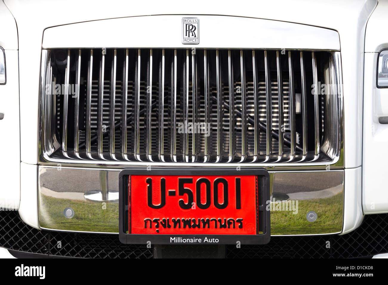 Frontgrill-Blick auf eine 2012 Rolls-Royce Silver Ghost mit entsprechenden "Millionär"-Kfz-Kennzeichen. S. E. Asien Thailand Stockfoto