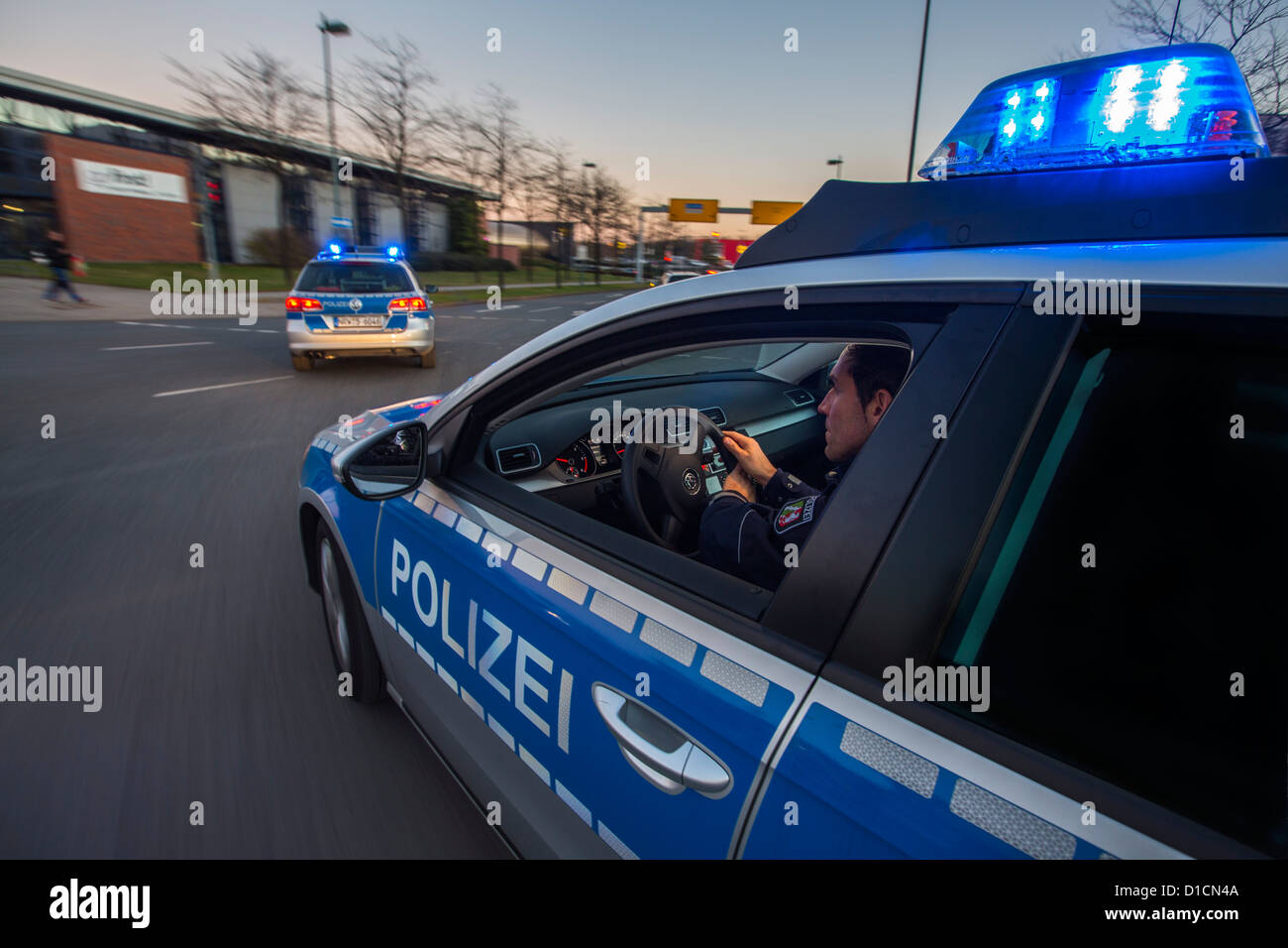 Blaue Polizei-Sirene stockfoto. Bild von anhalten, militärisch