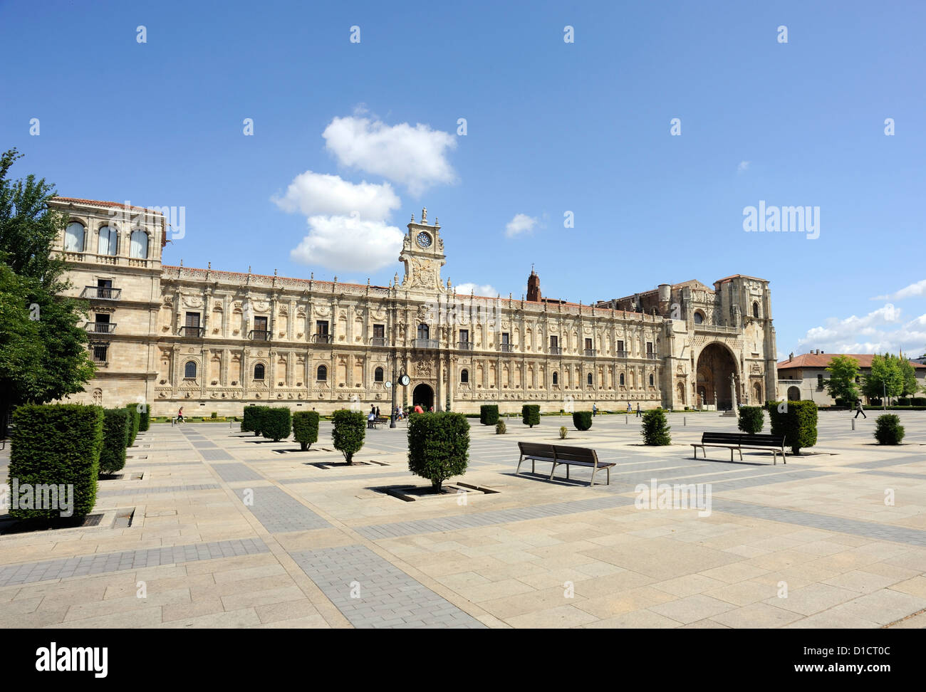 Die verzierte Fassade des Convento de San Marcos, Hostal de San Marcos.  Leon, Kastilien-León, Spanien 04 Jul 12 Stockfoto Die verzierte Fassade des Convento de San Marcos, Hostal de San Marcos.  Leon, Kastilien-León, Spanien 04 Jul 12 Stockfoto