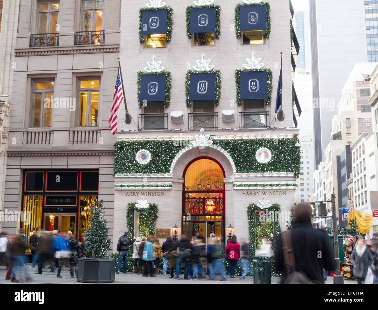 Fifth Avenue dekoriert für die Ferienzeit, NYC Stockfoto