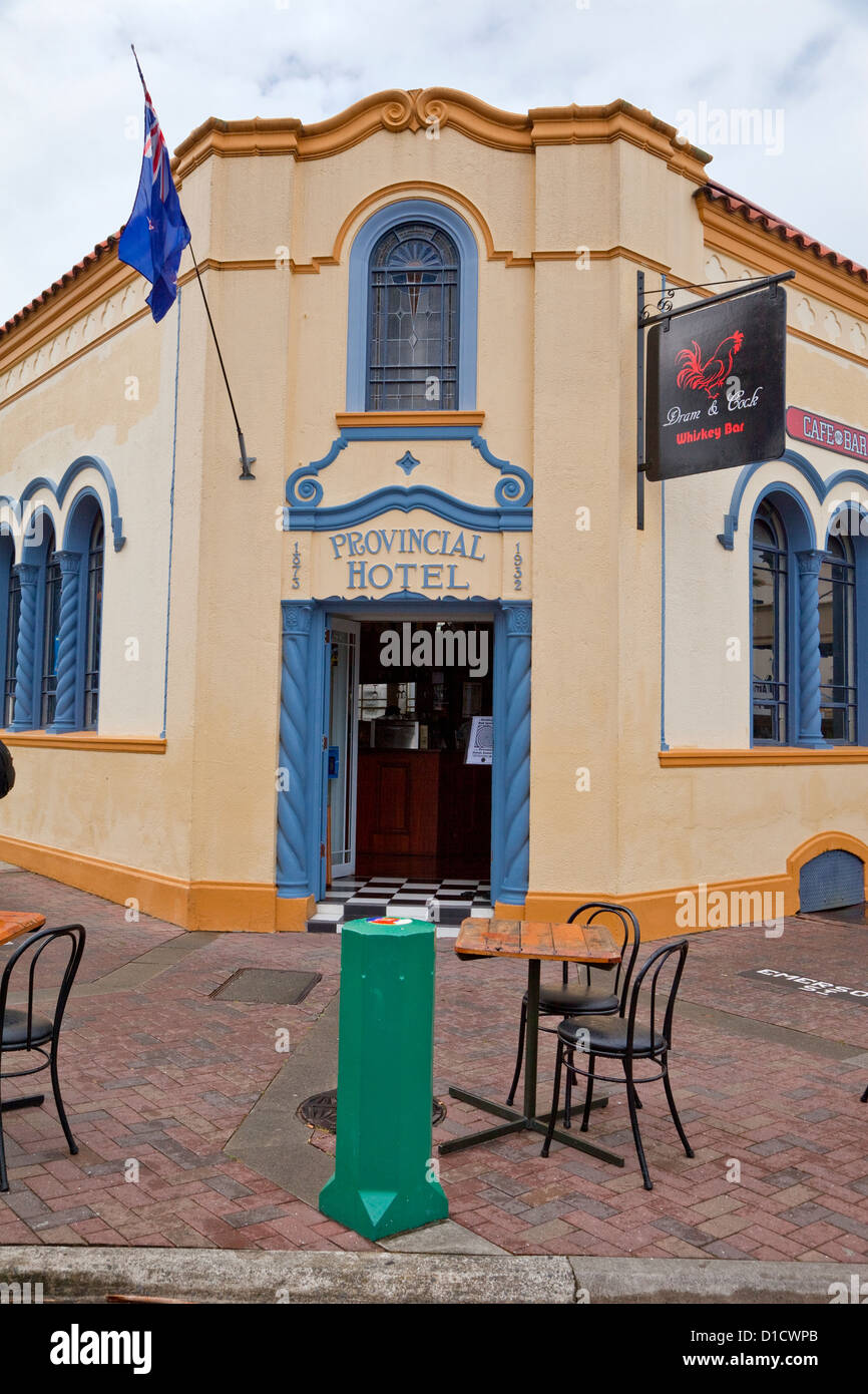 Provincial Hotel, spanische Mission Stil, Napier, Neuseeland. Ursprünglich erbaut 1873, umgebaut im Jahre 1932 nach dem Erdbeben von 1931. Stockfoto