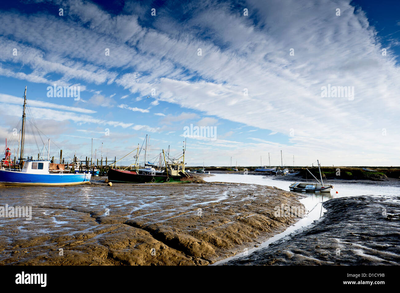 Ebbe bei Tollesbury Saltings in Essex. Stockfoto