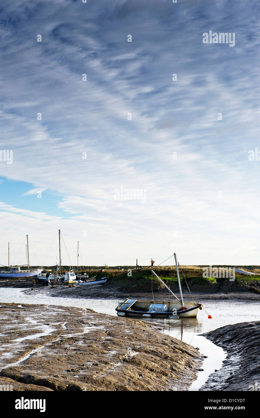 Ebbe bei Tollesbury Saltings in Essex. Stockfoto