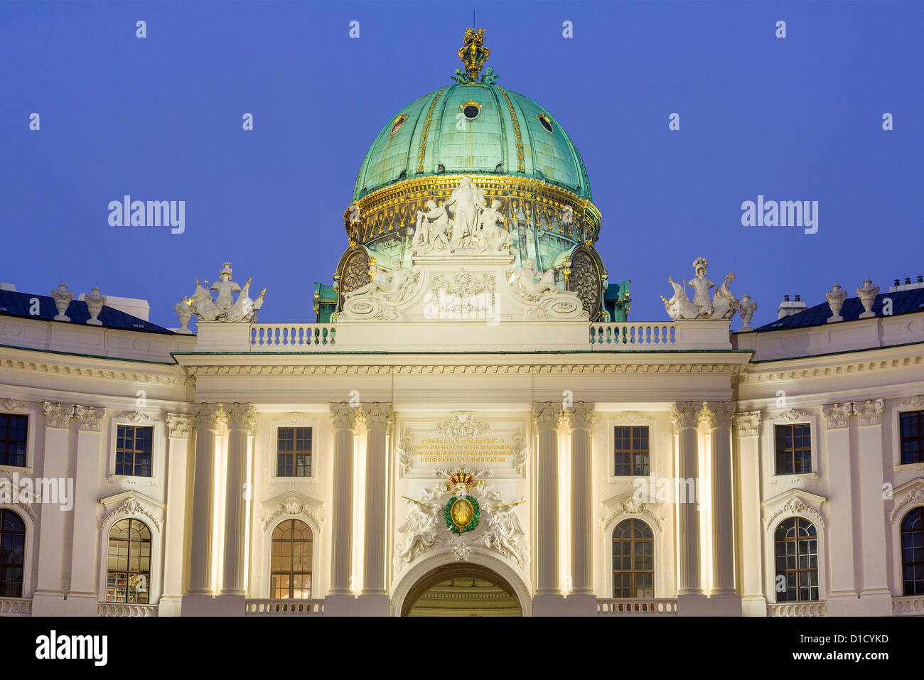 Österreich, Wien, Hofburg Palast in der Abenddämmerung Stockfoto