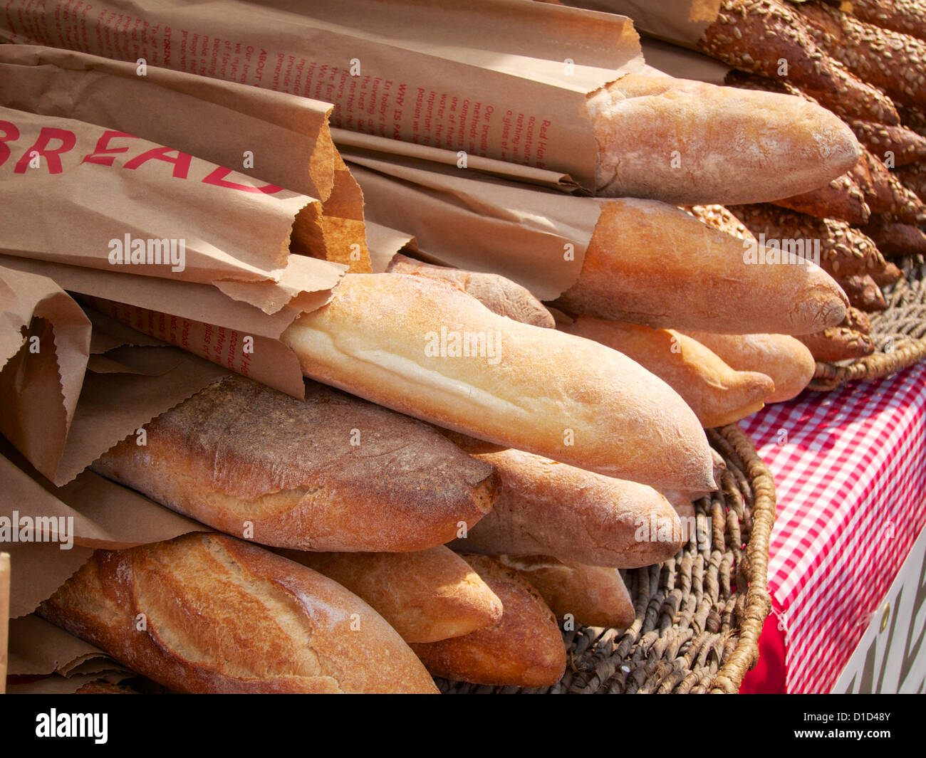 Brot für den Verkauf am Bauernmarkt. Oak Park (Illinois) Stockfoto