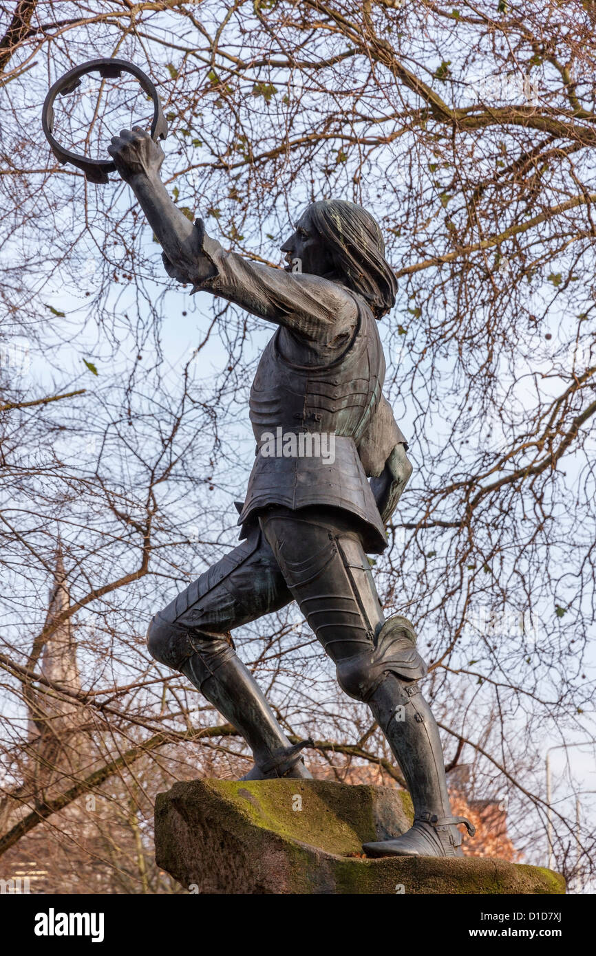 Bronze Statue von König Richard III. in der ursprünglichen Lage in Schloss Park Gardens, Leicester, England, Großbritannien Stockfoto