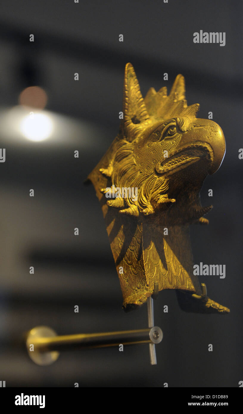 Die frühen Eisen. Römischen Einfluss. Greif von Vimose. Ein Greif Kopf aus vergoldeter Bronze. Vielleicht ein Teil des römischen Parade Helm. Stockfoto