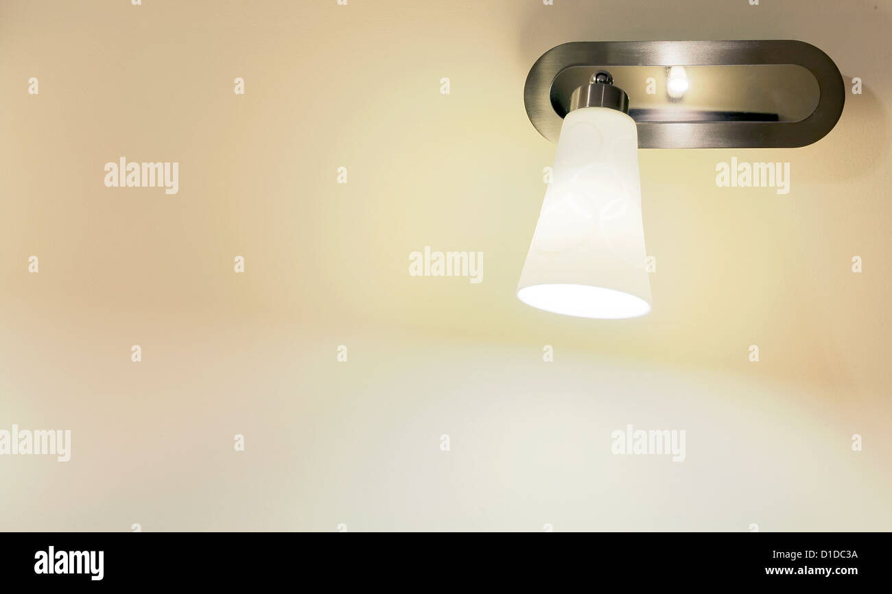 Details des modernen kleinen Lampe auf einer Wand, gut als Licht und Dekoration. Stockfoto