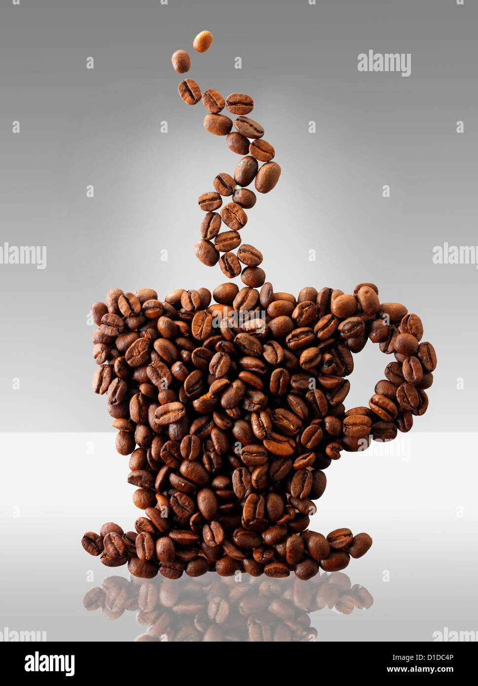Kaffeebohnen in der Form einer Kaffeetasse. Stock Foto Stockfoto