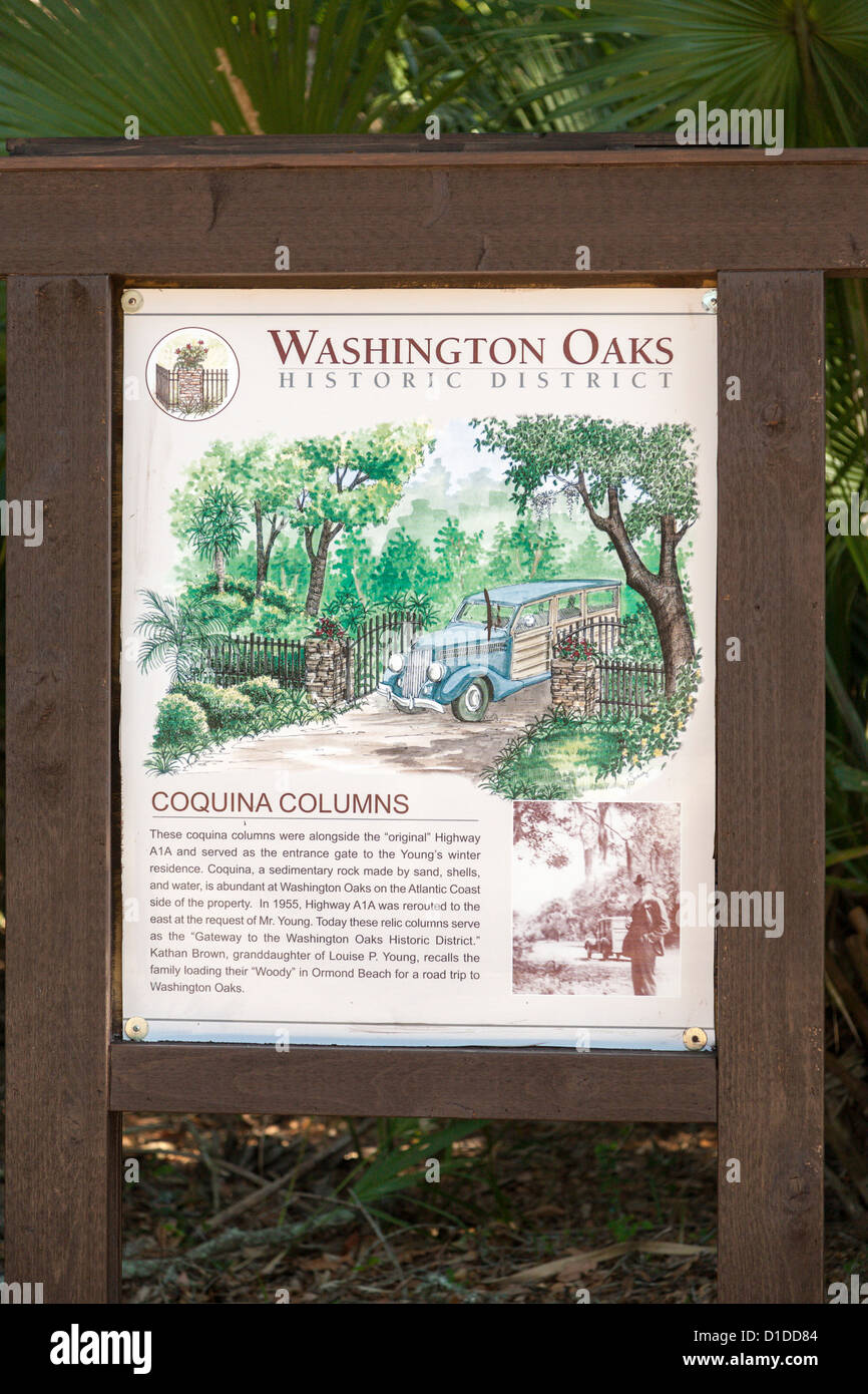 Zeichen, beschreibt Coquina Säulen am Eingang zum Washington Eichen Gärten State Park in Palm Coast, Florida Stockfoto