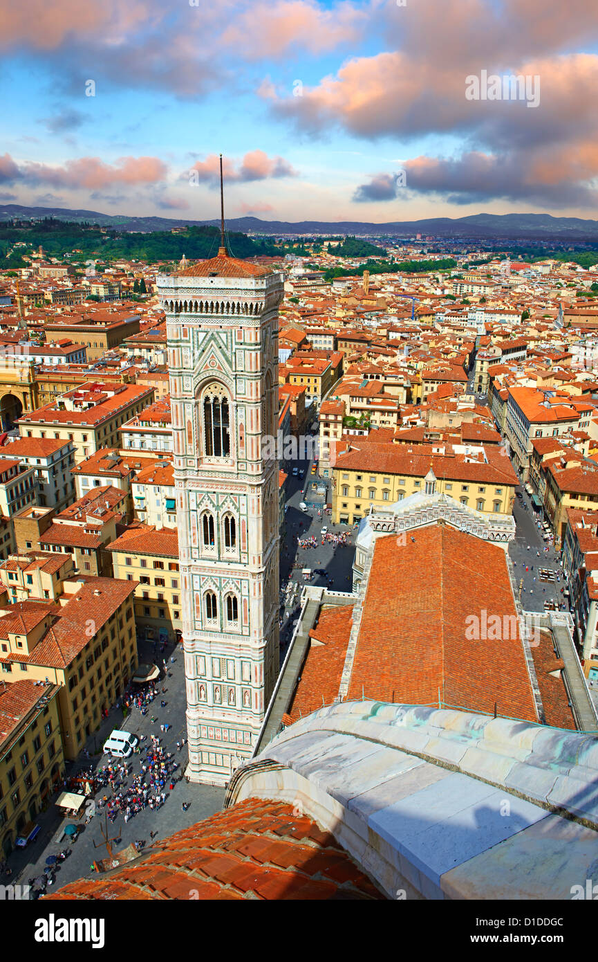 Turm & Dach Spitzen von der Gotik-Renaissance-Dom von Florenz, Basilika der Heiligen Maria von der Blume; Firenza Stockfoto