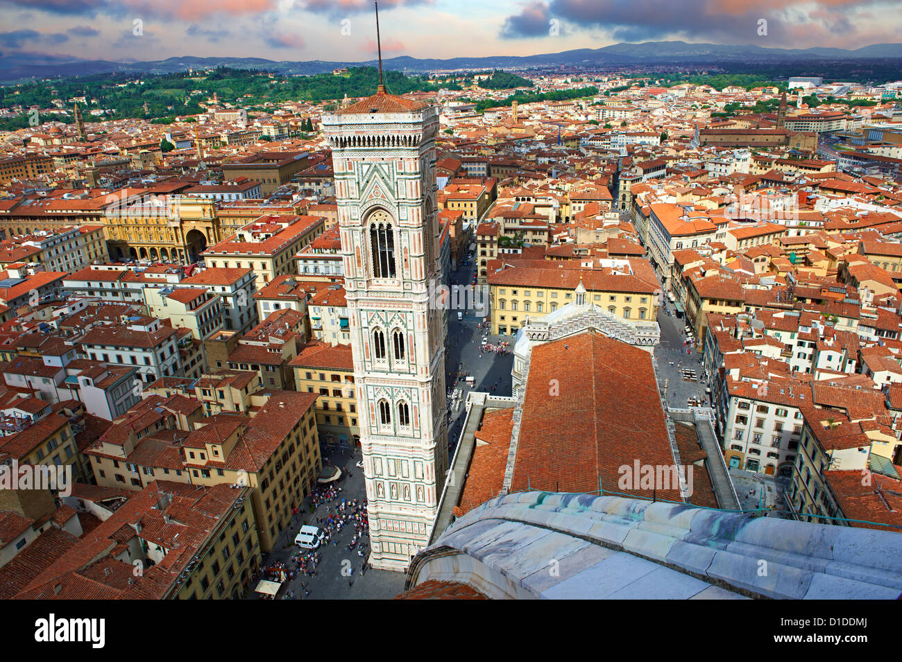 Turm & Dach Spitzen von der Gotik-Renaissance-Dom von Florenz, Basilika der Heiligen Maria von der Blume; Firenza Stockfoto
