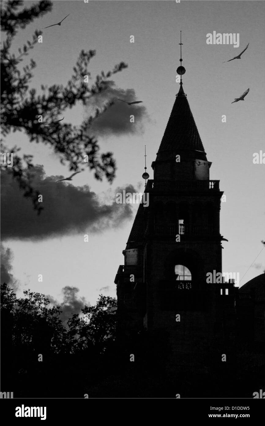 Was erscheint eine dunkle Burg ist eigentlich ein Gebäude auf dem Campus der Flagler College in St. Augustine Florida Stockfoto