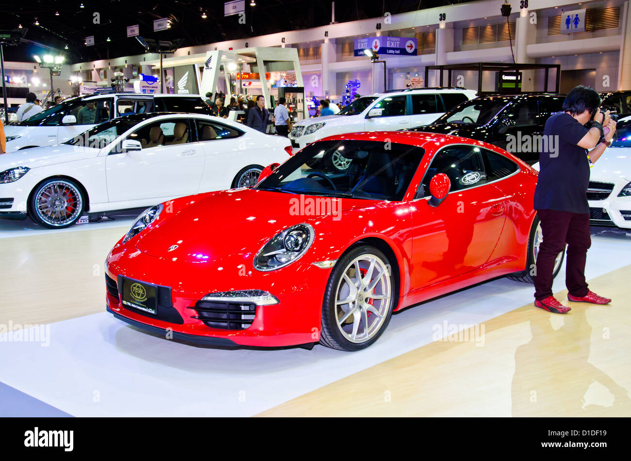 Das Ferrari-Auto auf dem Display an der 29. Thailand International Motor Expo am 28. November 2012 in Nonthaburi, Thailand. Stockfoto