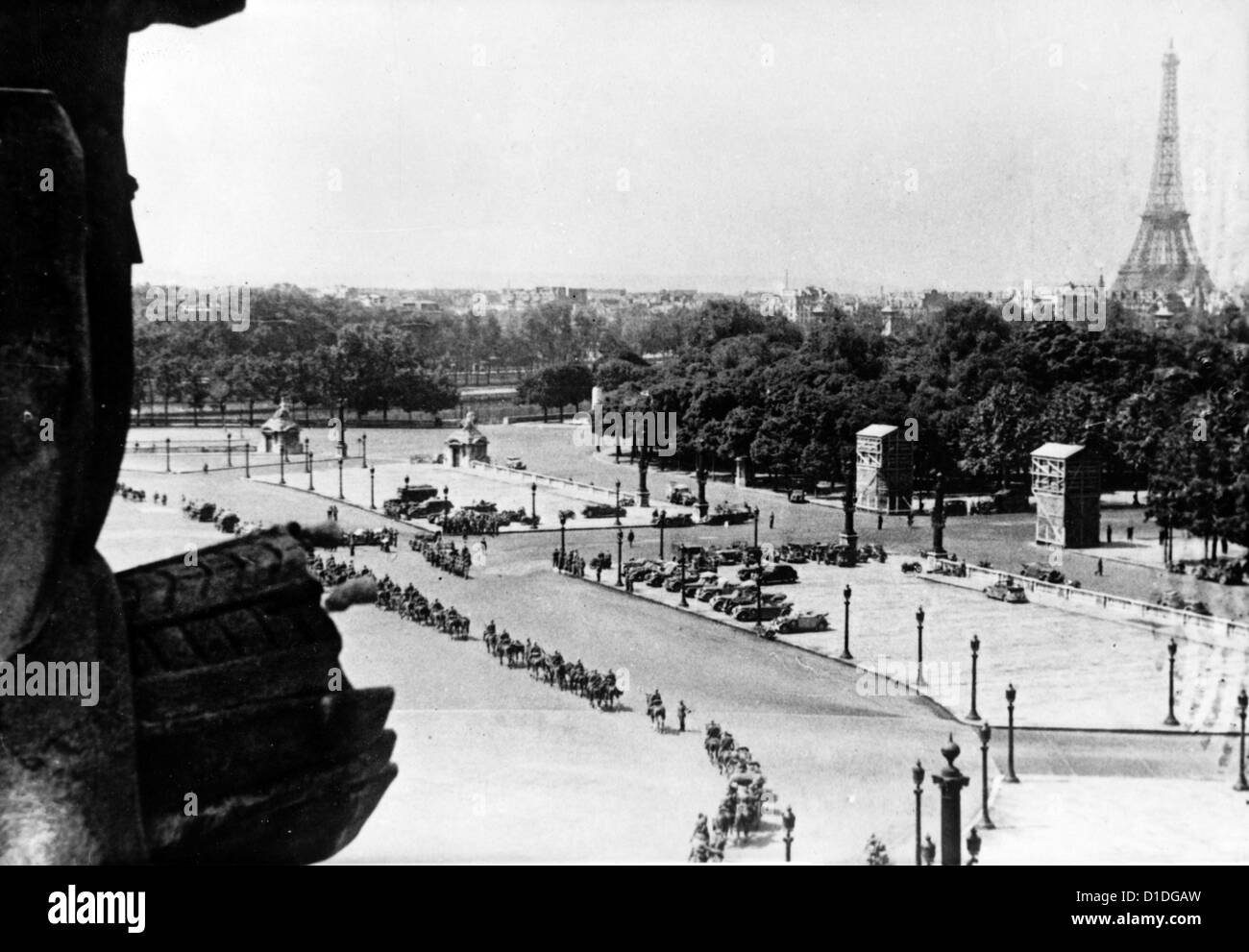 Blick vom Hôtel de la Marine am Place de la Concorde, wo deutsche Truppen auf die deutsche Invasion von Paris im Juni 1940 marschieren. Fotoarchiv für Zeitgeschichte Stockfoto
