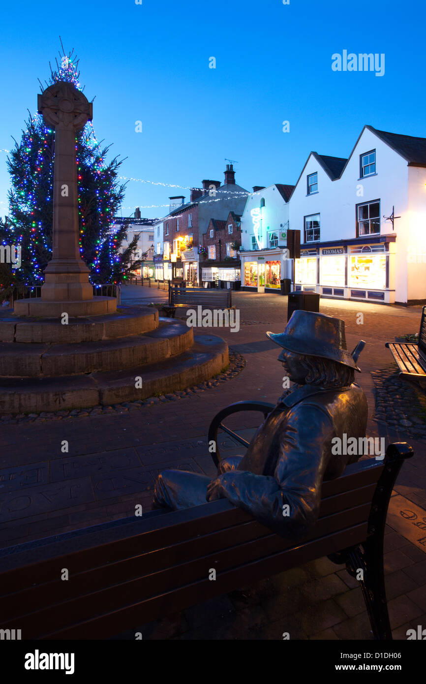 Blinde Jack Statue und Marktplatz an Weihnachten Knaresborough North Yorkshire England Stockfoto